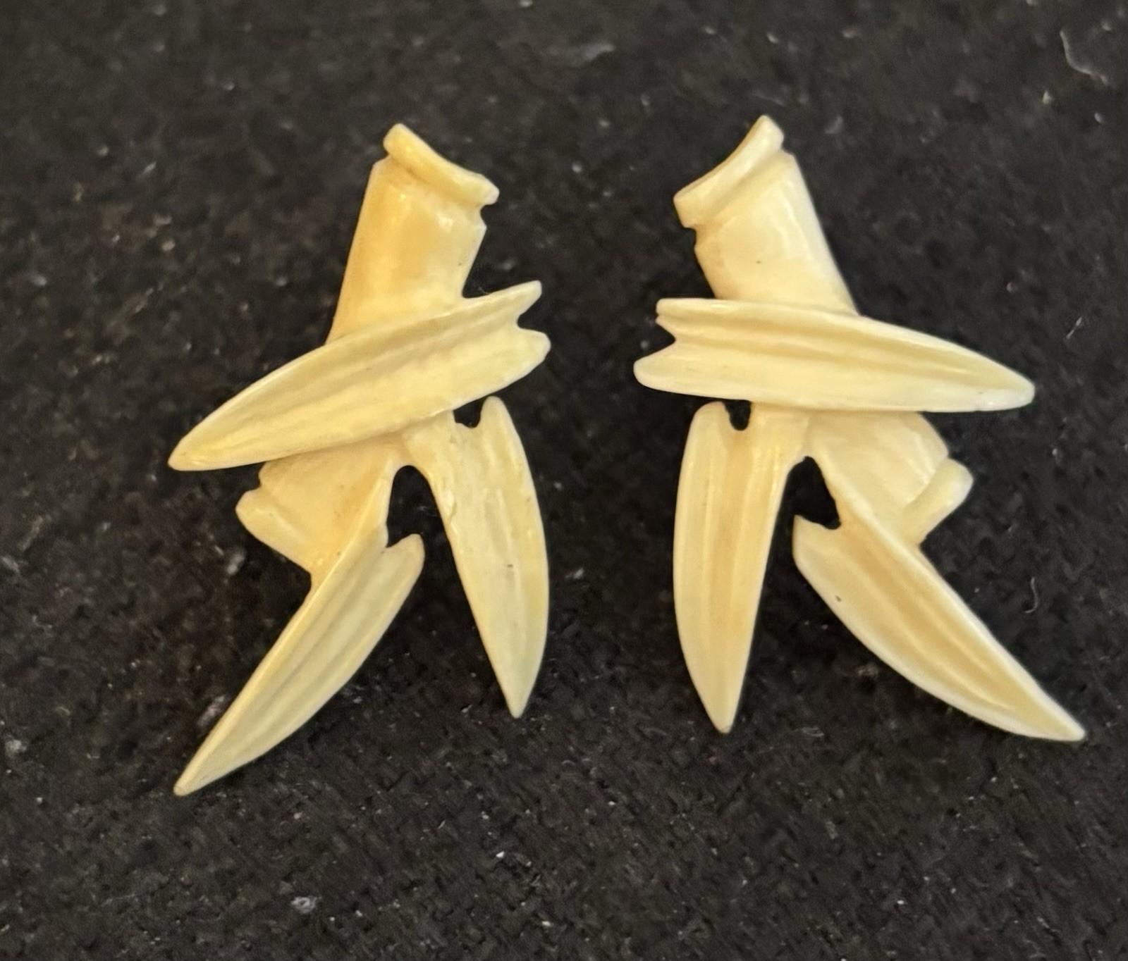 Vintage Ming’s Carved Screwback Earrings. Bamboo Motif. . Vintage Ming’s Carved Screwback Earrings. Bamboo Motif. .