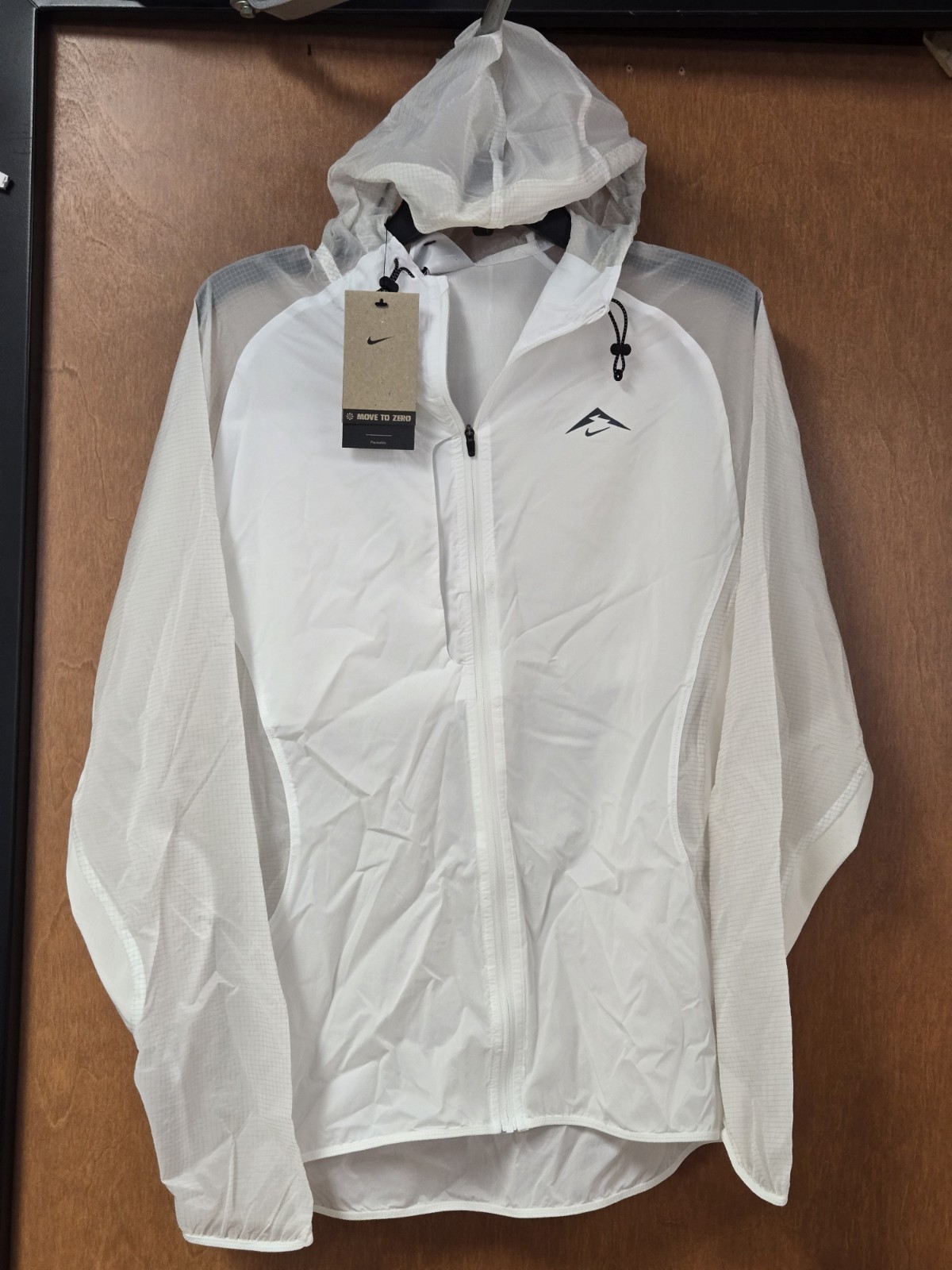 MEDIUM Nike Trail Aireez Men’s Running Jacket Lightweight White FN4002-121 NWT