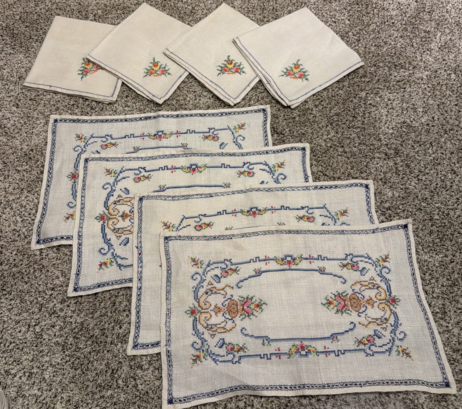 4 Vintage Linen Floral Cross Stitch Needlepoint Napkins & Placemats
