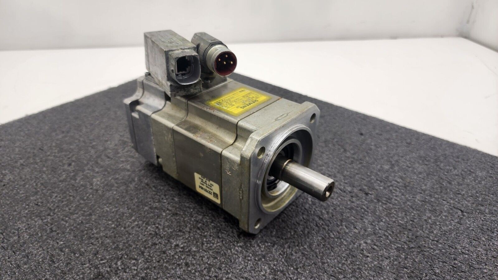 Siemens 1FK7042-5AF21-1UA0 Brushless AC Servo Motor SIMOTICS S 0.82kw