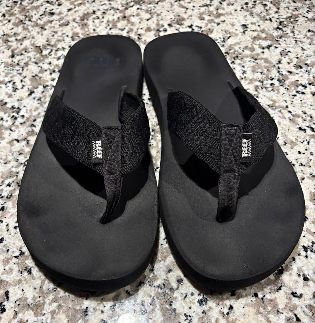 Reef Men\'s Black Flip Flop Sandals Slip-On Logo Accent Casual Solid Summer
