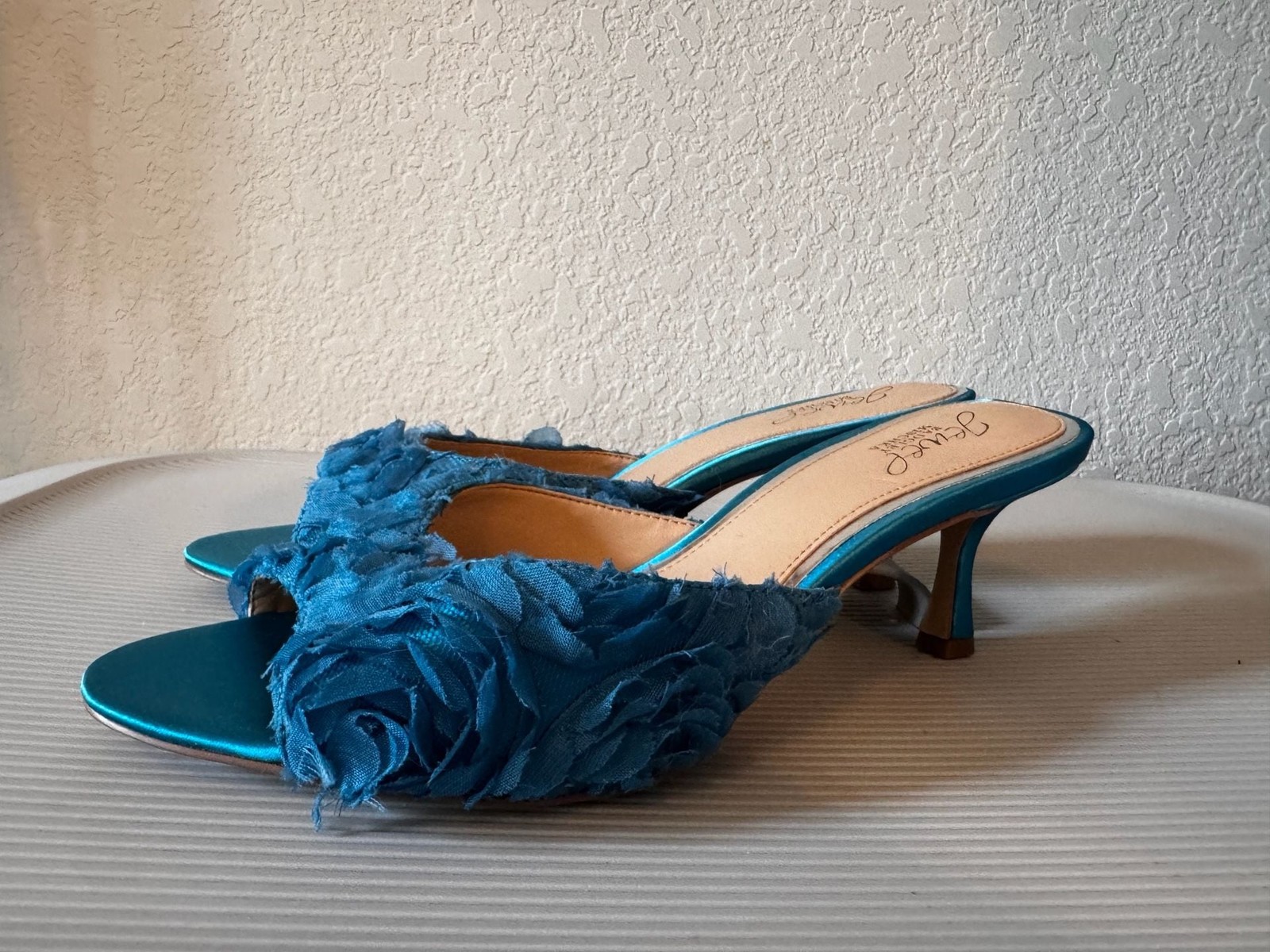 Jewel Badgley Mischka Scarlet Size 8 Blue Satin Flower Mules