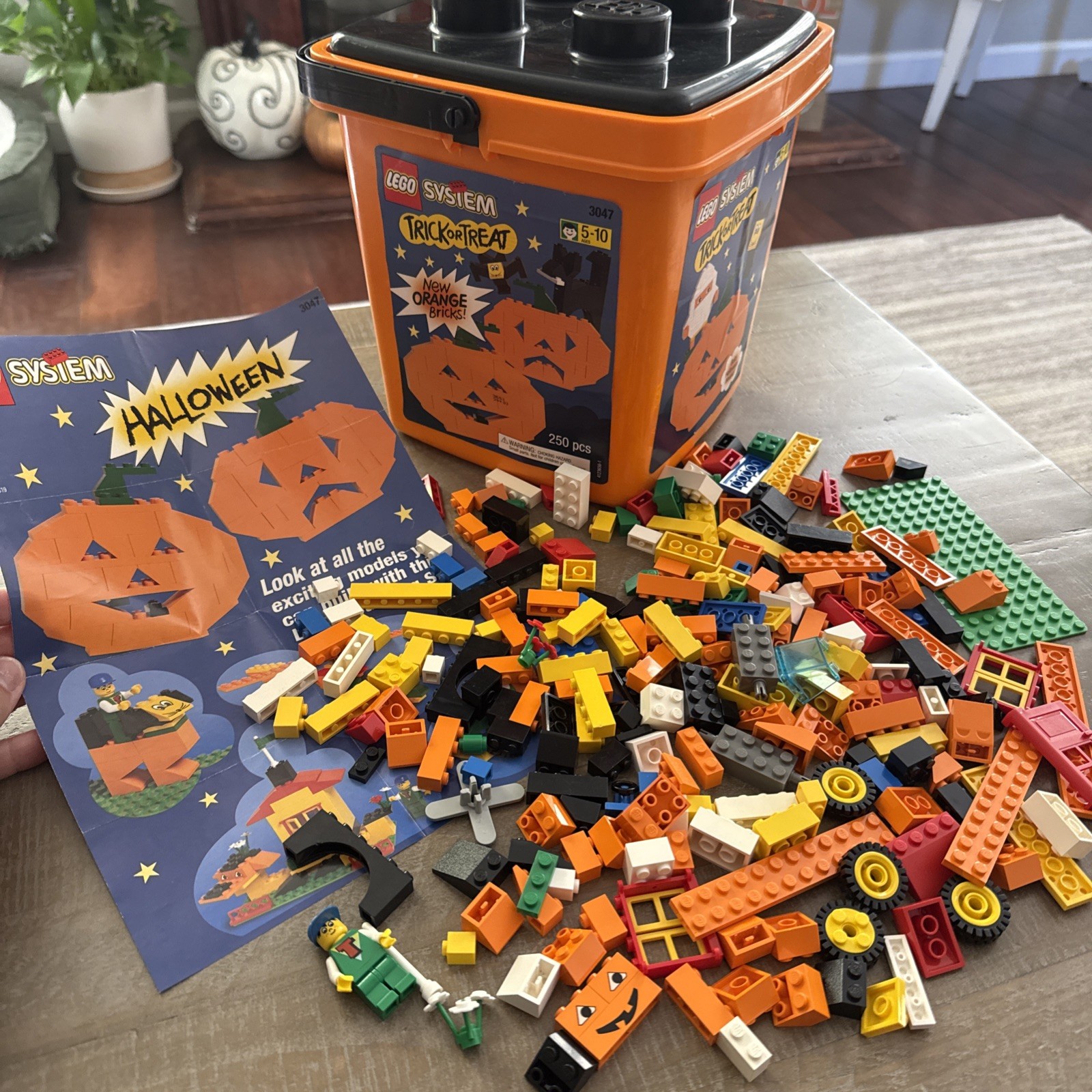LEGO Freestyle #3047 Halloween Bucket & Pieces VTG 1998 Trick or Treat Pumpkin LEGO Freestyle #3047 Halloween Bucket & Pieces VTG 1998 Trick or Treat Pumpkin