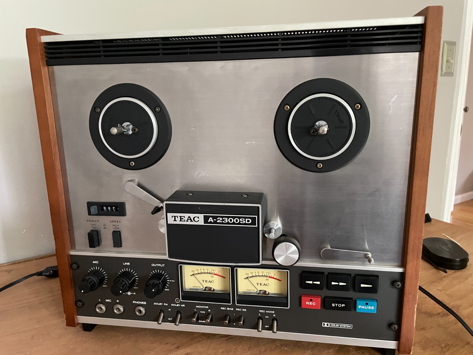 RARE  TEAC A-2300SD Dolby NR , Stereo , tape deck with original owners manual