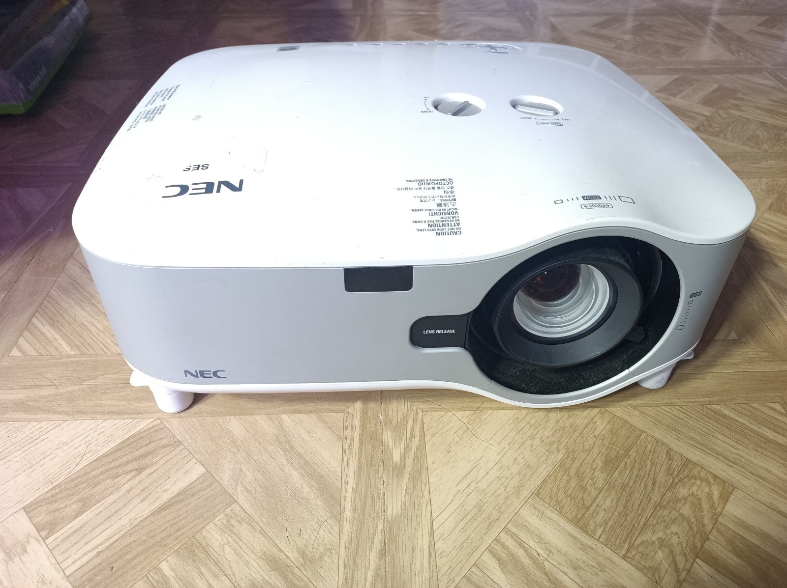 NEC NP2150 LCD Projector 100-240V 50/60Hz NEC NP2150 LCD Projector 100-240V 50/60Hz