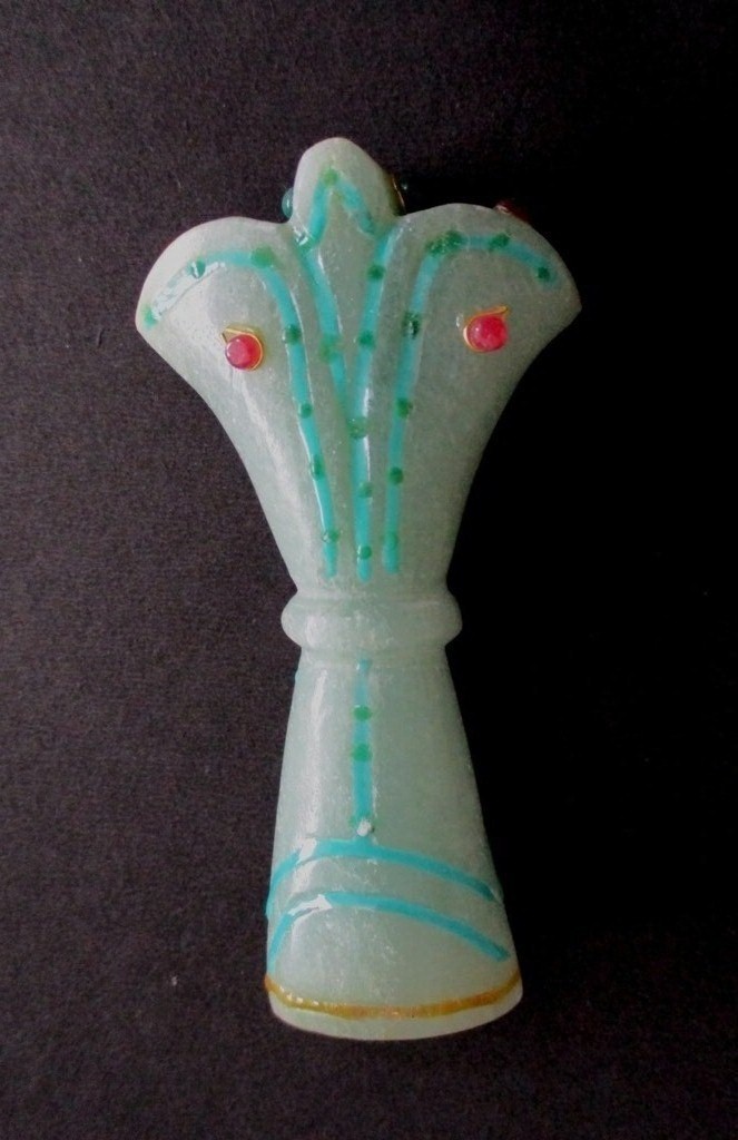 ANTIQUE JADE SWORD DAGGER HANDLE DECORATED WITH JEWELS .