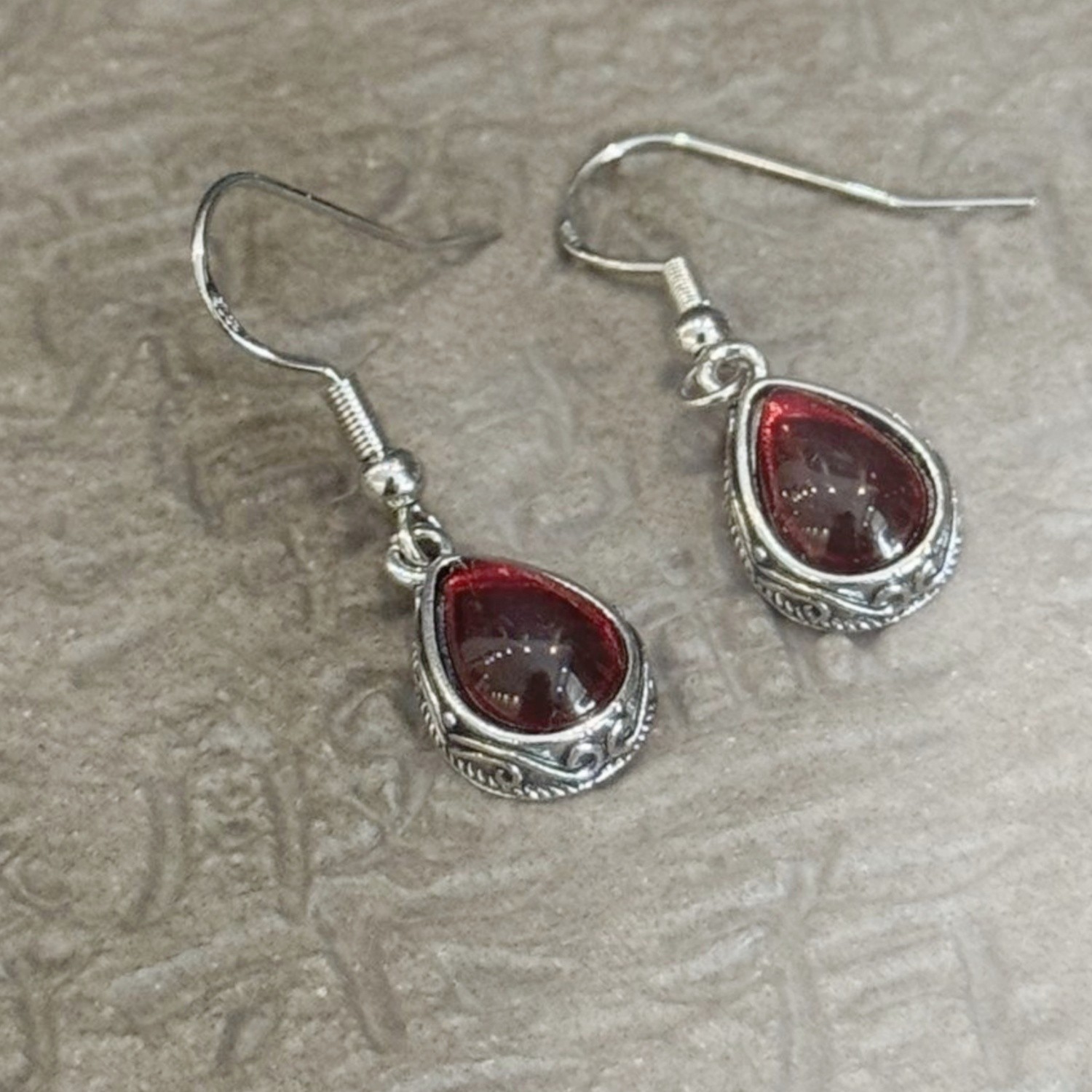 Vintage Red Water Drop Crystal Hollow Silver Plated Dangle Earrings for Women Vintage Red Water Drop Crystal Hollow Silver Plated Dangle Earrings for Women