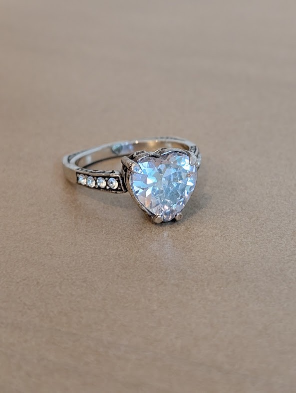 VTG BRIGHTON SIGNED HEART SOLITAIRE RING CLEAR CRYSTAL SILVER TONE 8