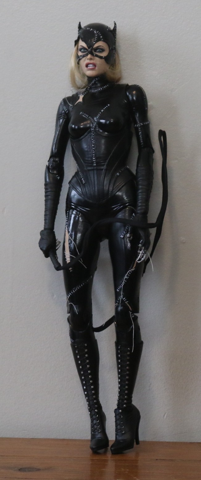 NECA Batman Returns Catwoman 1/4 Scale 18 NECA Batman Returns Catwoman 1/4 Scale 18