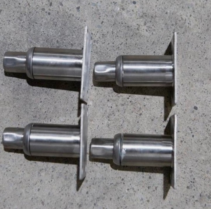 Delfield 4 in stainless steel adjustable legs, for commercial equipment. 4x Delfield 4 in stainless steel adjustable legs, for commercial equipment. 4x