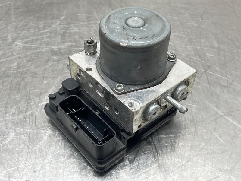 2020 Nissan Kicks ABS Anti-Lock Brake Pump Actuator Assembly Unit OEM