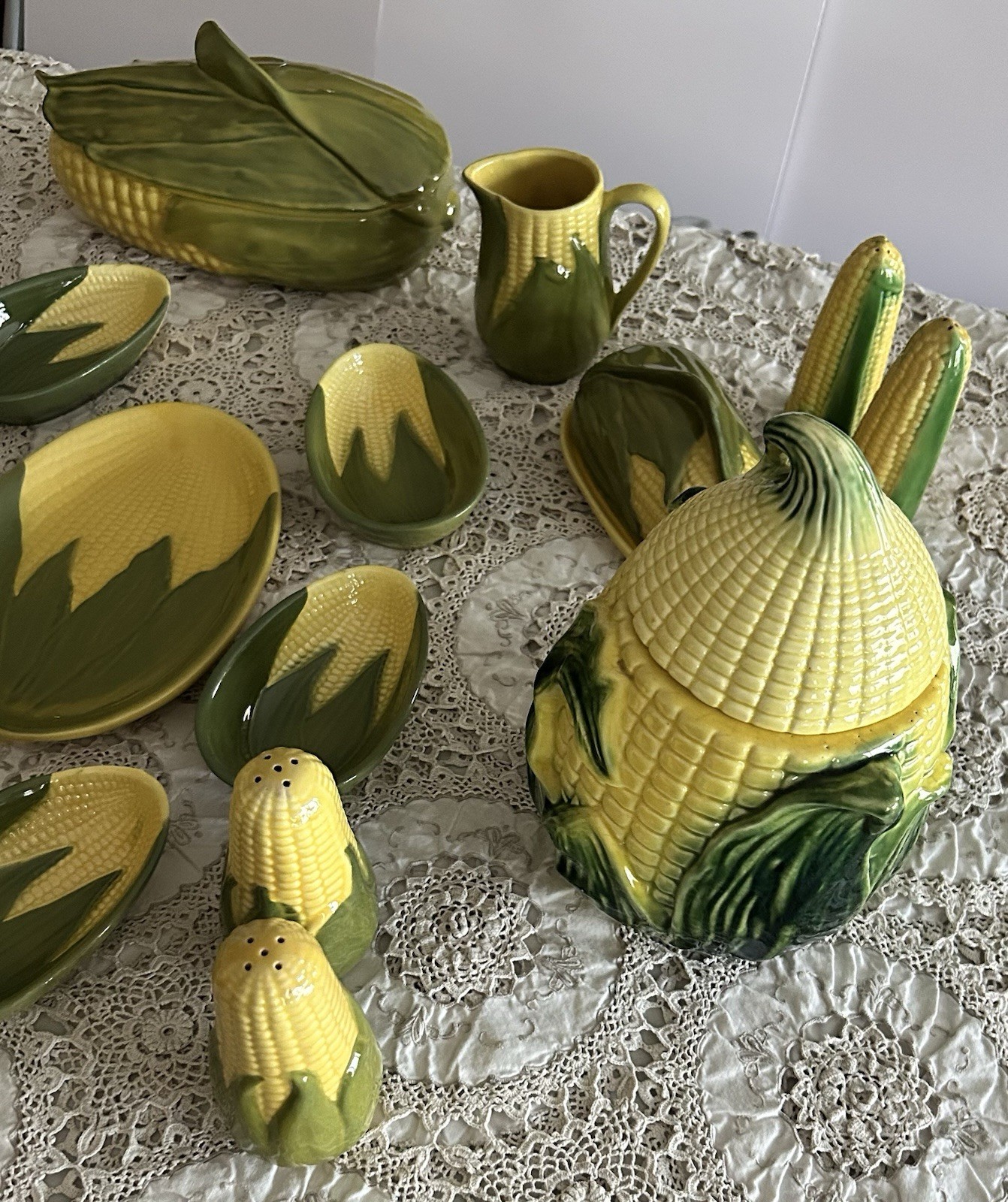 Huge Lot Vintage Shawnee Pottery Corn King Queen Dinnerware Starter Set 35 Pcs