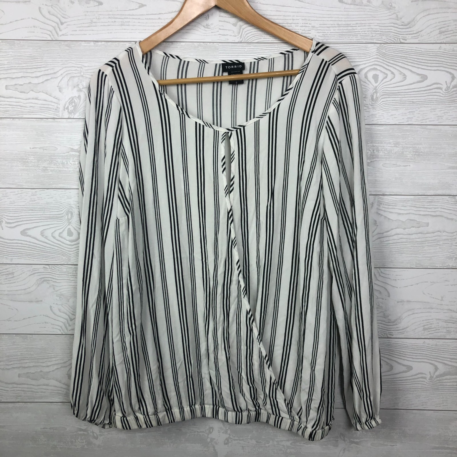 Torrid Women\'s Size 0/Large Striped Surplice Top Long Sleeve Scoop Neck Shirt