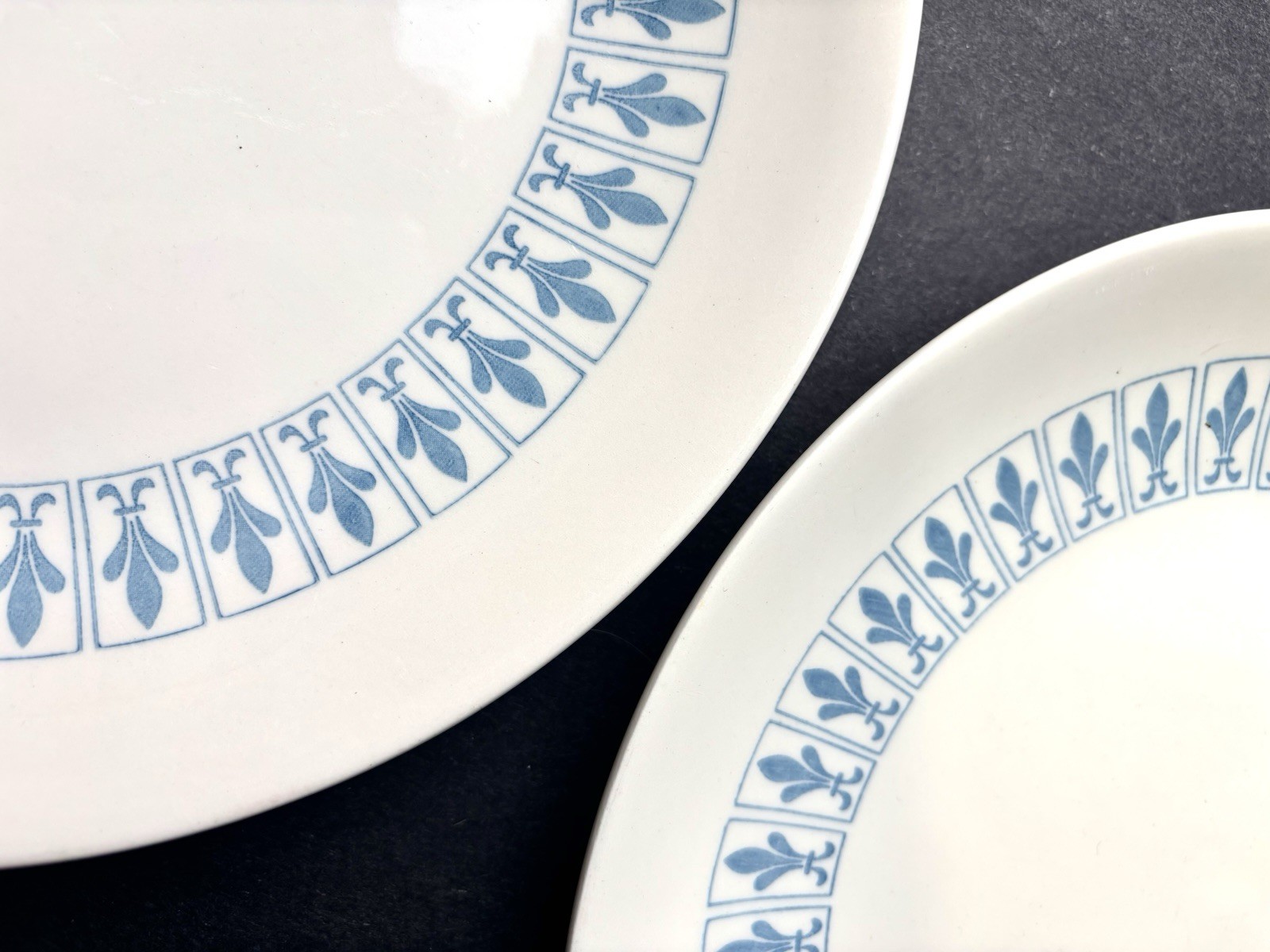Homer Laughlin Richelieu Dinner Plates Blue Fleur de Lis MCM (2) Vintage