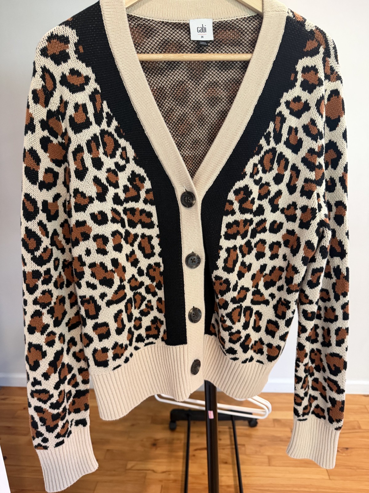 Cabi Nine Lives Animal Print Buttoned Knit Cardigan Size M Cropped Multicolor