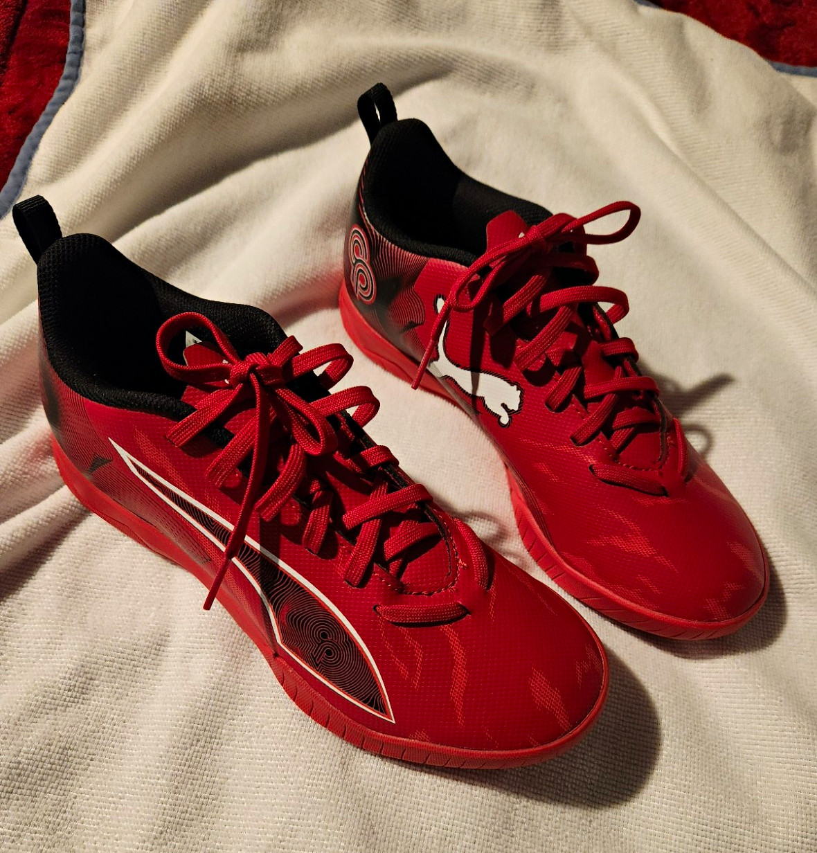 New PUMA Youth Soccer Shoes Cleats Red Main Color, US Size 6... 24cm..