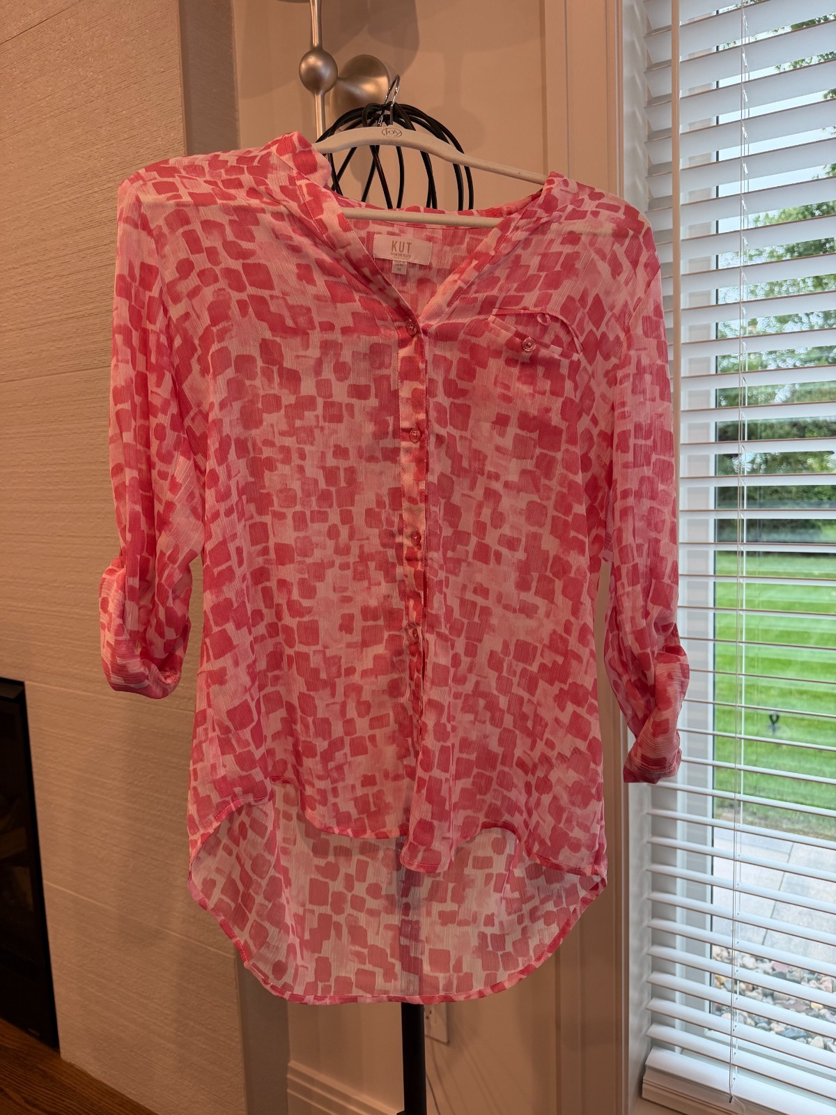 KUT from Kloth womens long sleeve button up roll tab sleeves pink print size med KUT from Kloth womens long sleeve button up roll tab sleeves pink print size med