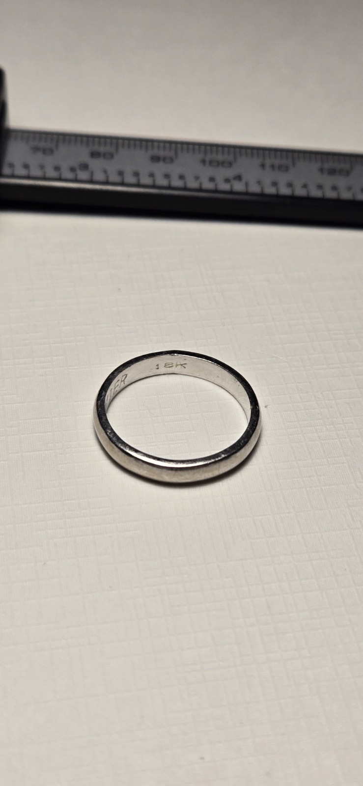 Solid 18K White Gold Domed Band Ring 5.2 Grams- Size 9.5-10 Solid 18K White Gold Domed Band Ring 5.2 Grams- Size 9.5-10