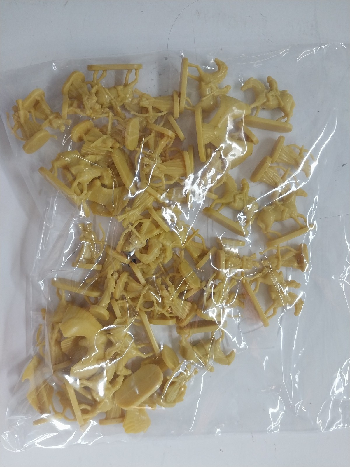 Risk The Lord of the Rings Middle Earth Replacement Yellow Army 60 Pieces