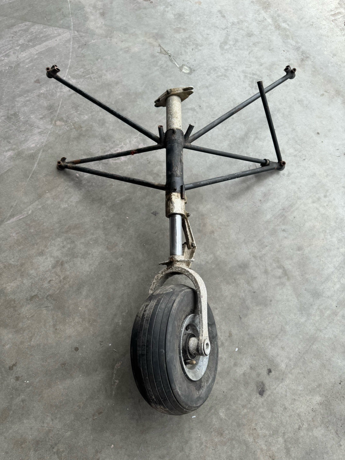 Piper PA-38-112 Tomahawk Nose Gear & Torque Link P/N 77776-02 (0525-2020) Piper PA-38-112 Tomahawk Nose Gear & Torque Link P/N 77776-02 (0525-2020)