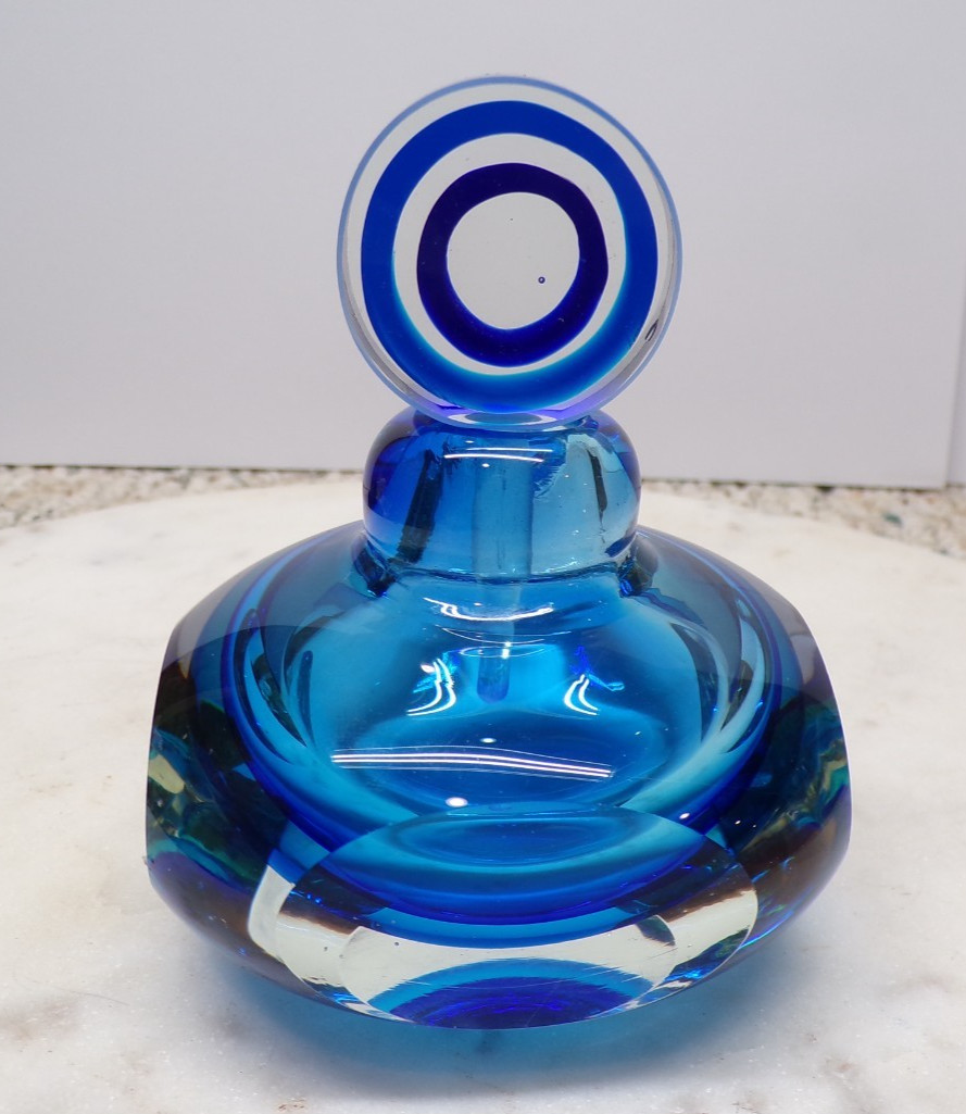 1970s Luigi Onesto Murano Perfume Flat Beveled Sides Signature Bulls Eye Stopper