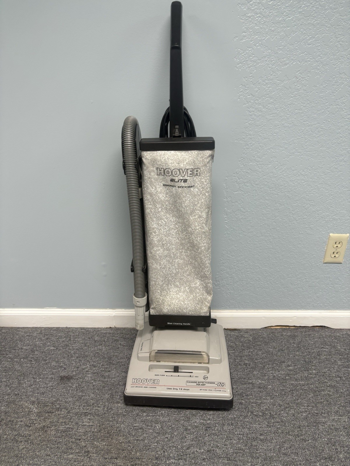 VTG Hoover Elite Upright Bagged Vacuum U4671-930 Tested VTG Hoover Elite Upright Bagged Vacuum U4671-930 Tested