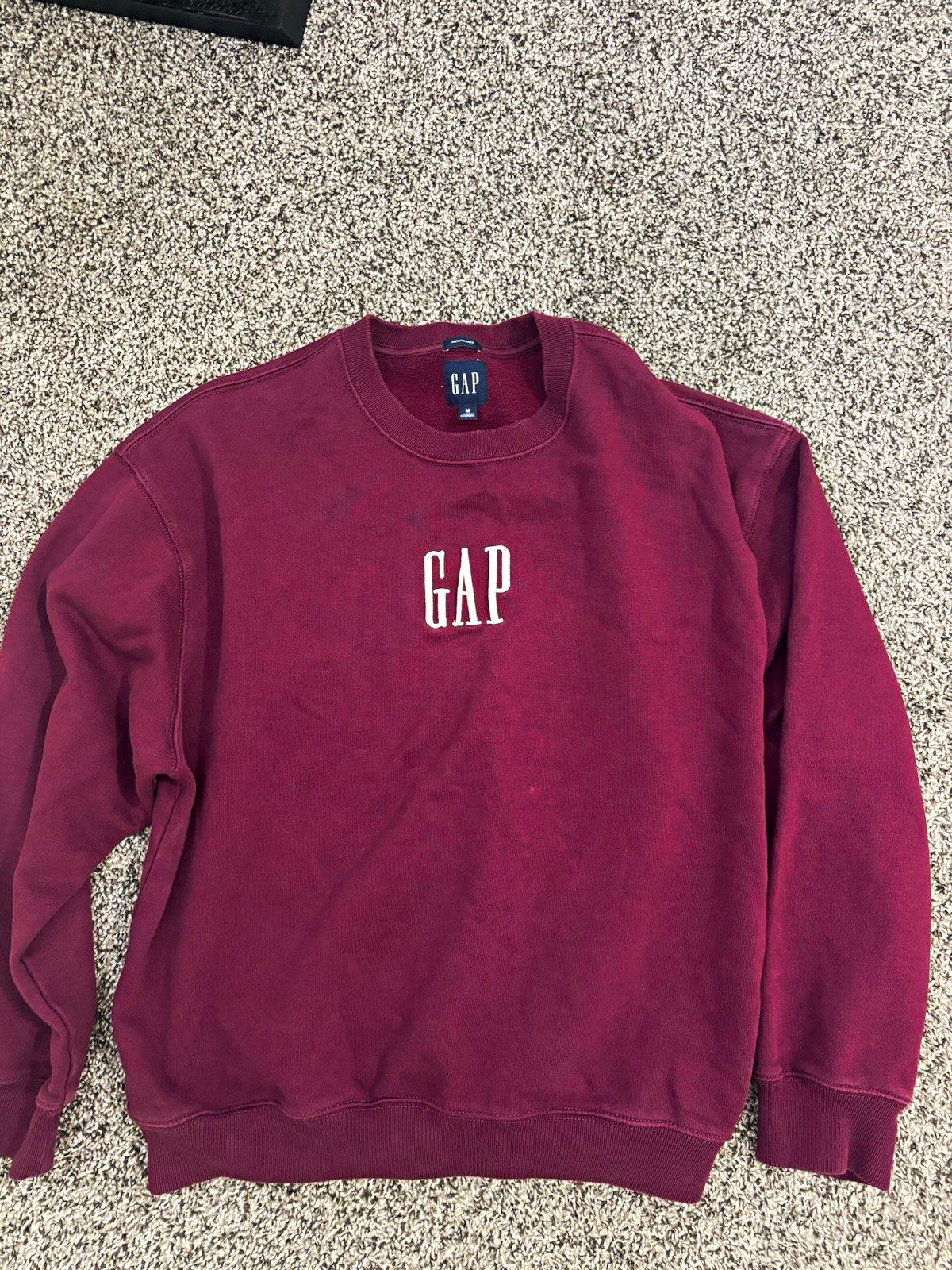 GAP Heavyweight Women\'s Burgundy Logo Graphic Crewneck Fleece Sweatshirt M GAP Heavyweight Women\'s Burgundy Logo Graphic Crewneck Fleece Sweatshirt M