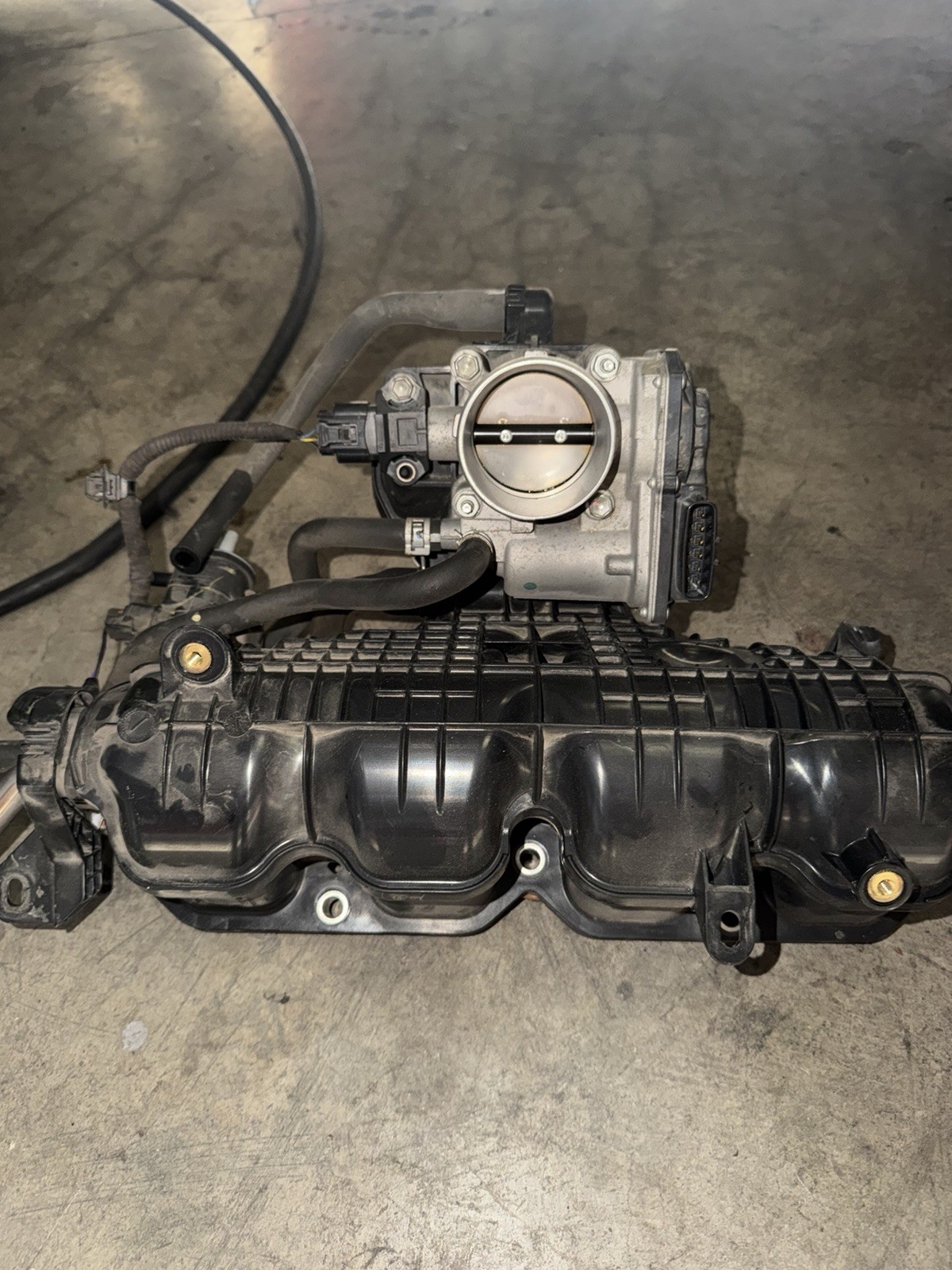 2010-2015 Toyota Prius Intake Manifold And Throttle Body 17120-37050 OEM