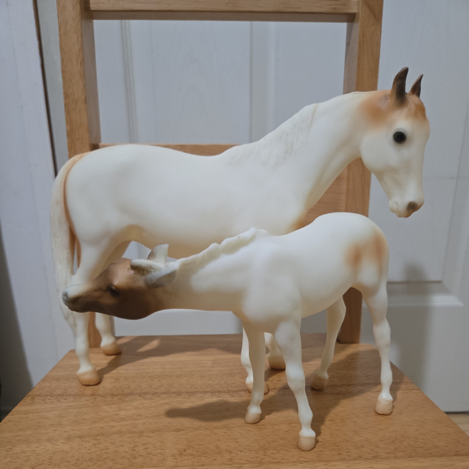 Breyer 3180 Medicine Hat Mare and Foal Gift Set Chestnut Pinto 1994-1997 CM Breyer 3180 Medicine Hat Mare and Foal Gift Set Chestnut Pinto 1994-1997 CM