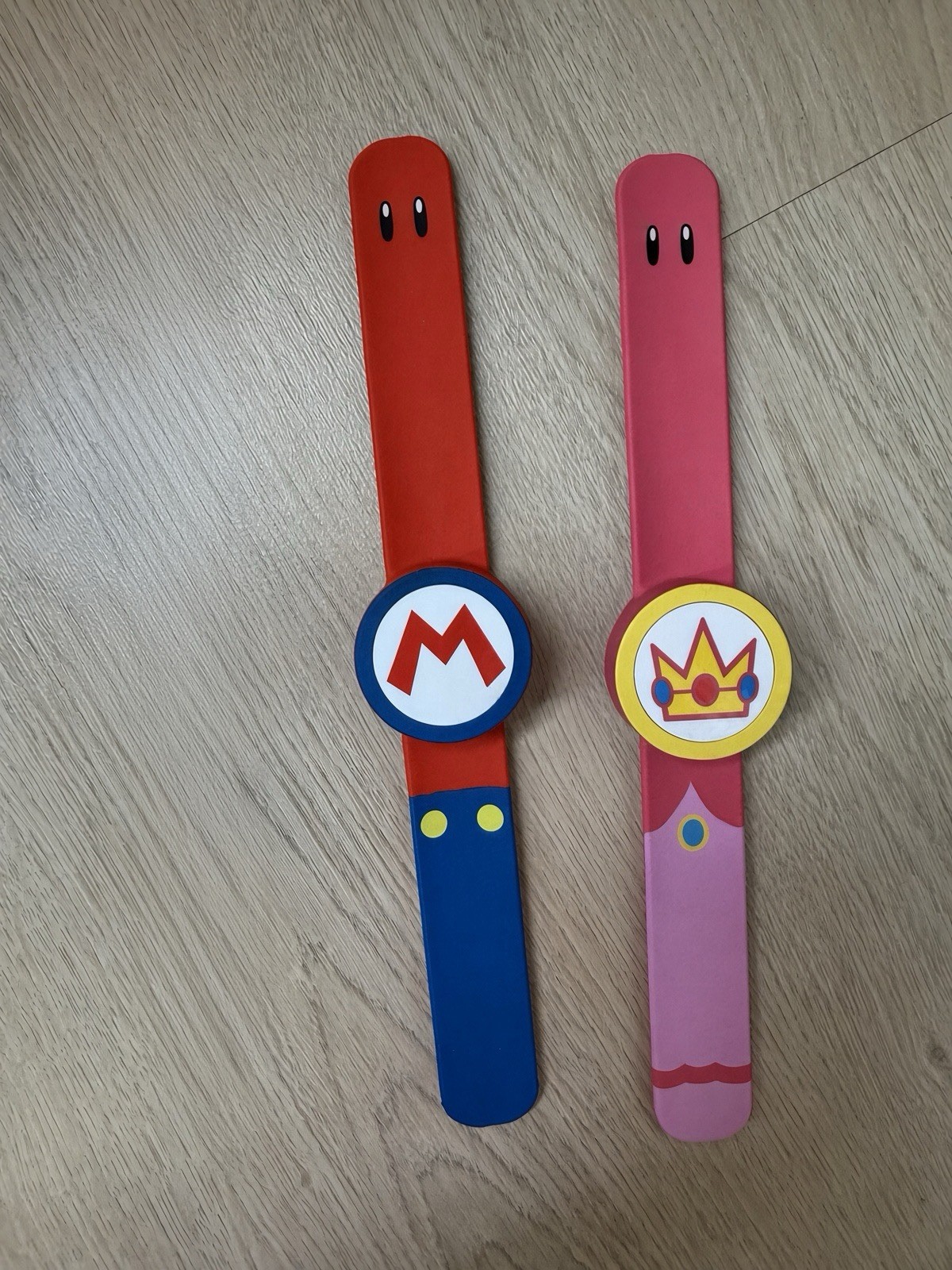 Universal studio Nintendo world power up band peach   and peach