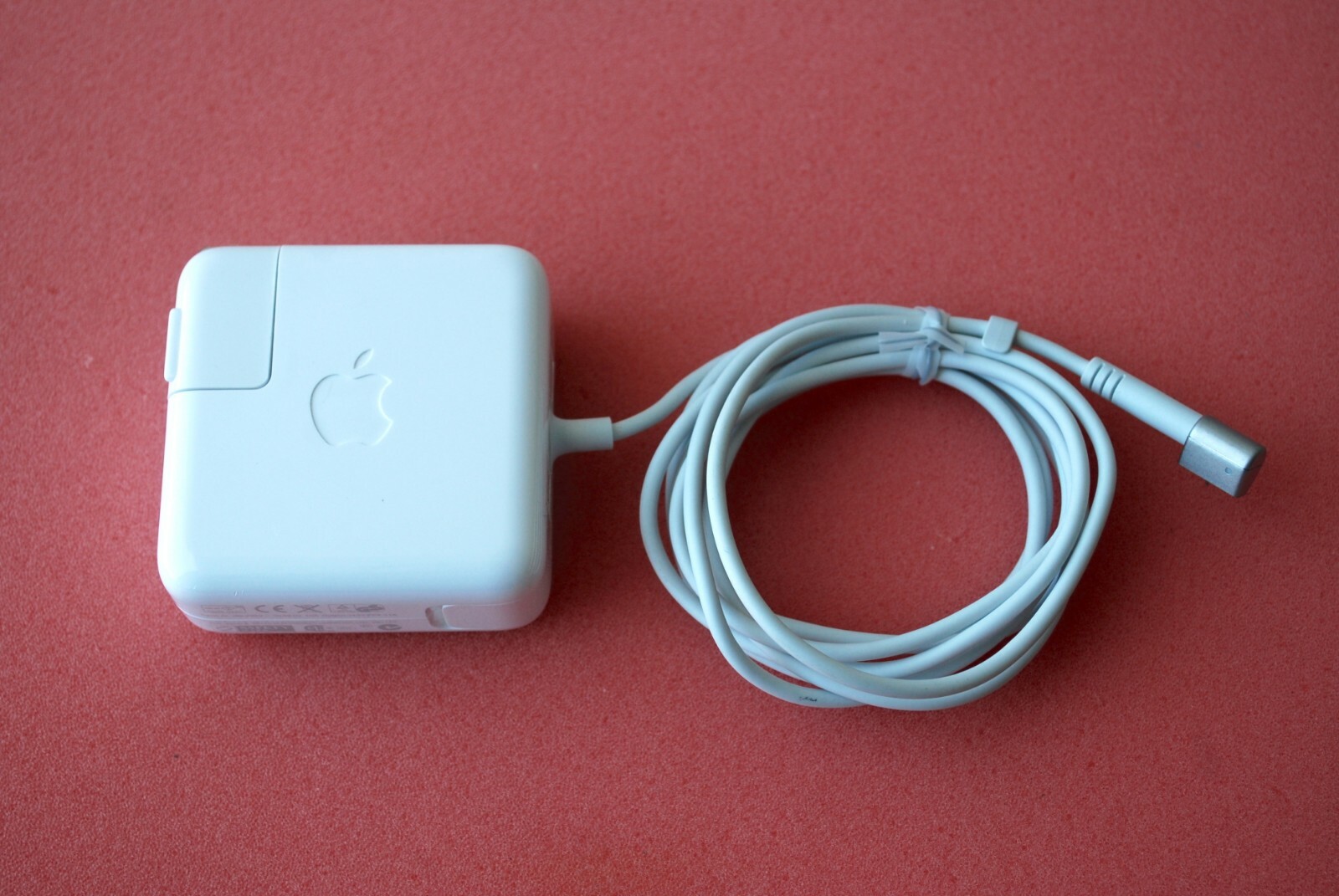 Genuine 2008-2011 Apple MacBook Air 11\ Genuine 2008-2011 Apple MacBook Air 11\