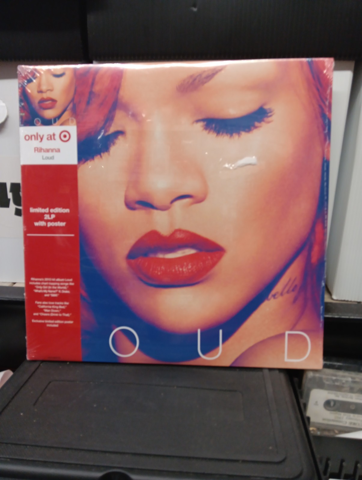Rihanna - LOUD 2LP Black Vinyl Target Exclusive with Poster New Sealed Rihanna - LOUD 2LP Black Vinyl Target Exclusive with Poster New Sealed