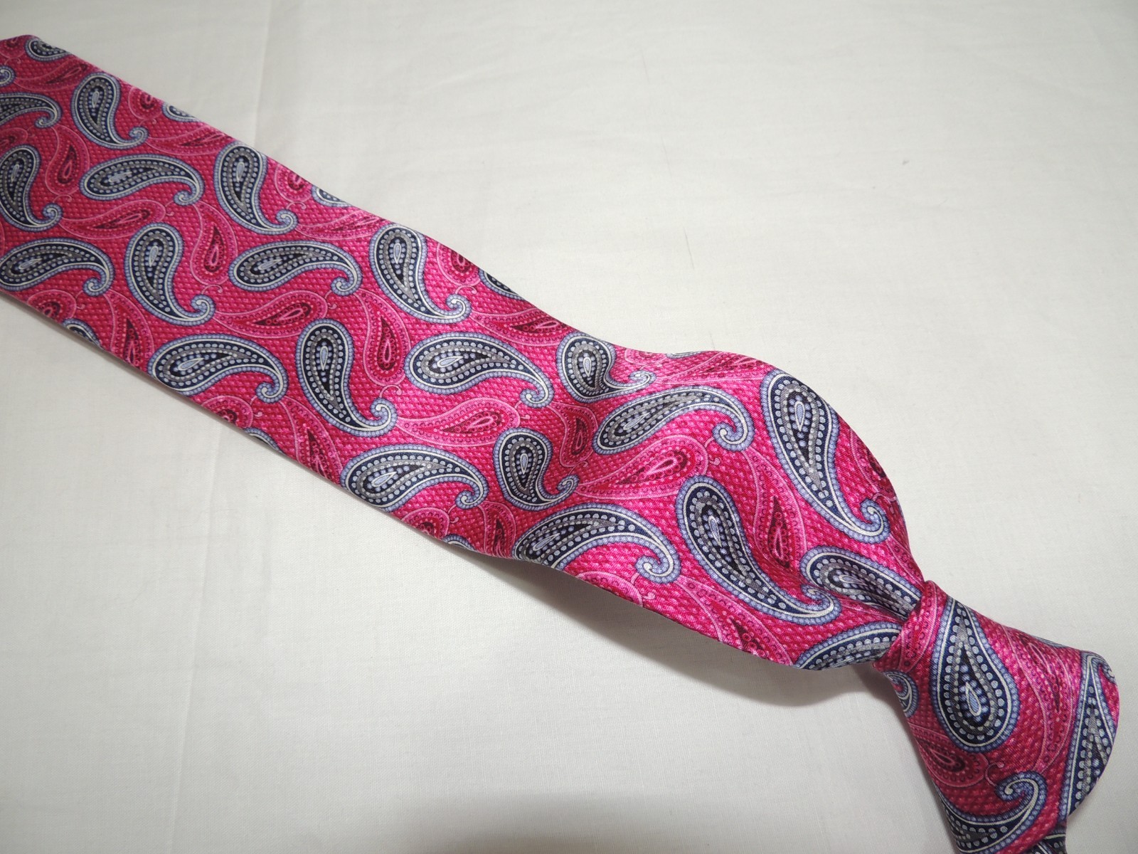 NWOT J.Z. Richards Men\'s Pink Paisley Necktie Tie L 59 W 3.3/8 NEW