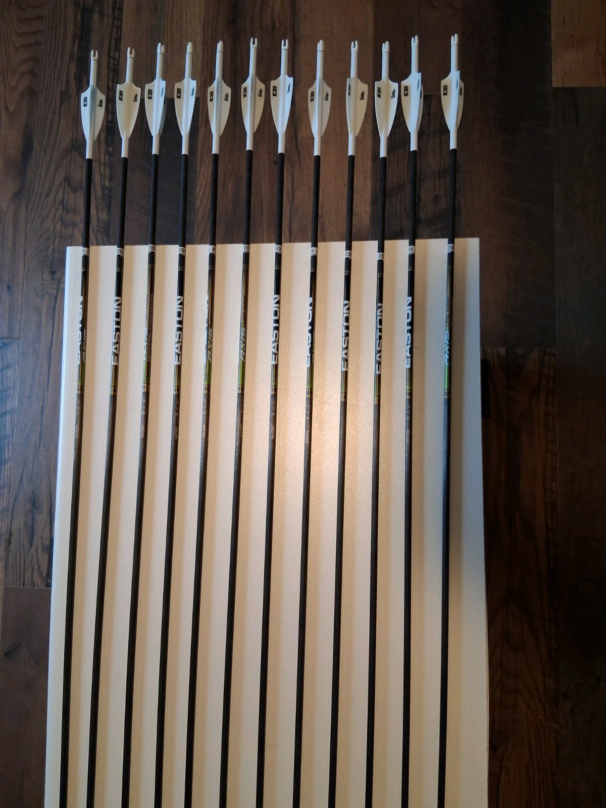 12 Easton Axis 4mm Long Range 340 Arrows With Wraps & Bohning X3 Vanes