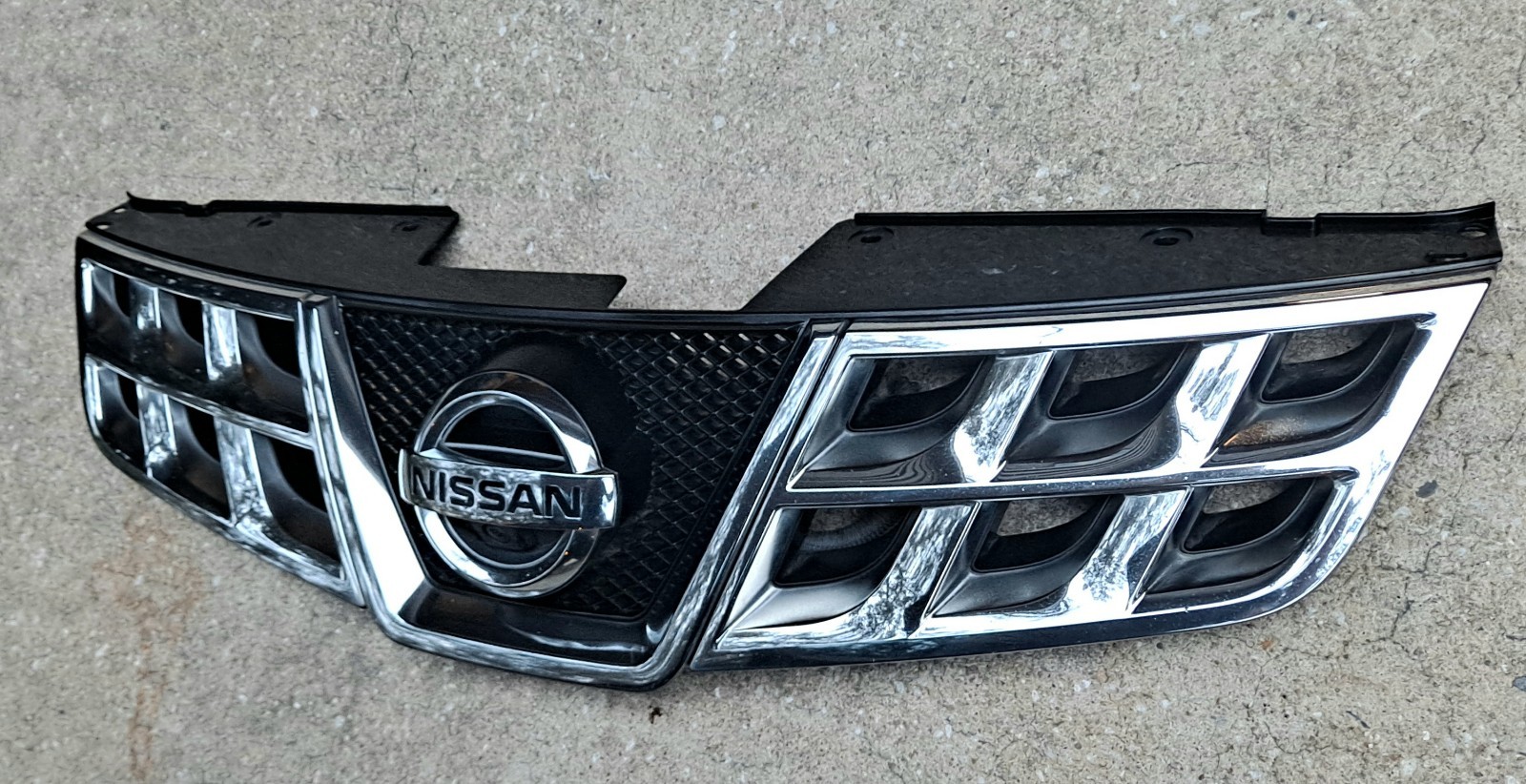 2011-2015 Nissan Rogue Front Upper Grille Chrome w/ Camera 2012 2013 2014