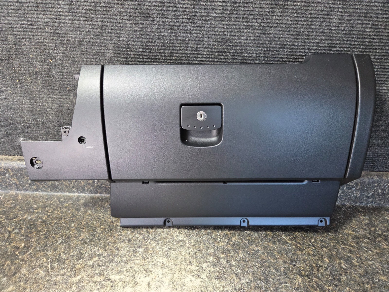 98-10 VW Volkswagen Beetle Glovebox Glove Box Storage Assembly Black Used OEM