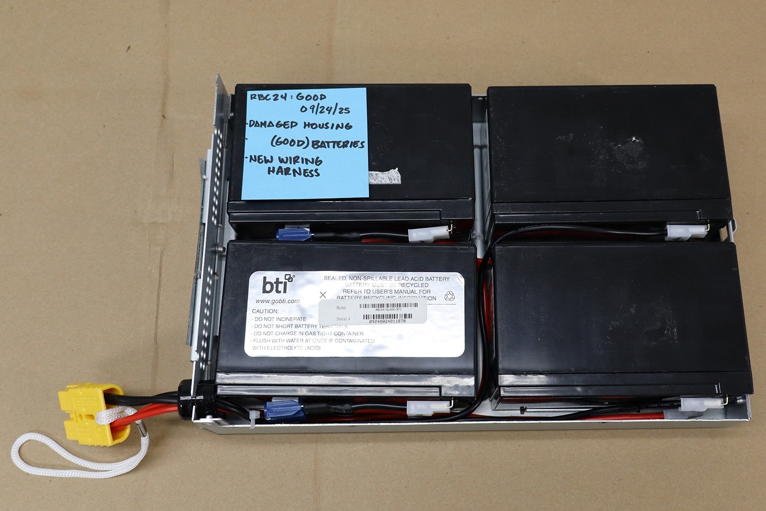 BTI RBC24-SLA24-BTI RBC battery replacement for APC RBC24 - Damaged Casing BTI RBC24-SLA24-BTI RBC battery replacement for APC RBC24 - Damaged Casing