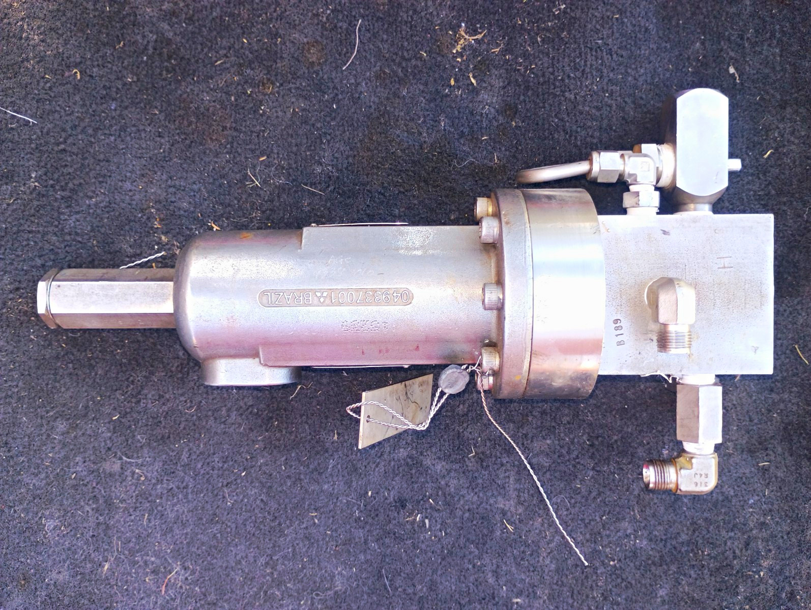 Anderson Greenwood Double-Acting Hydraulic Cylinder 4in Bore 6in Stroke 2500 Anderson Greenwood Double-Acting Hydraulic Cylinder 4in Bore 6in Stroke 2500