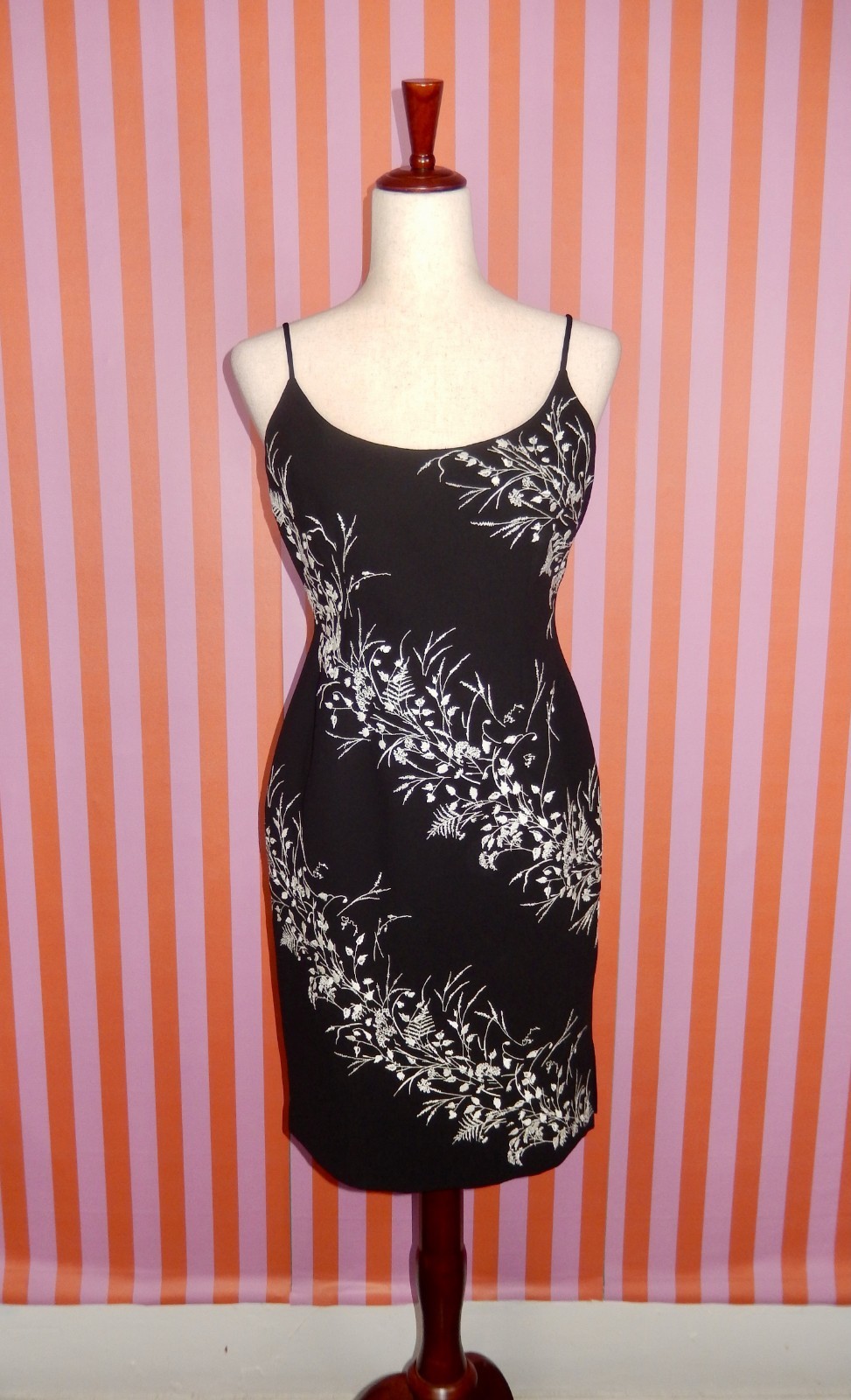 Vintage Y2K Black White Embroidered Botanical Fern Wildflowers Cocktail Dress Vintage Y2K Black White Embroidered Botanical Fern Wildflowers Cocktail Dress
