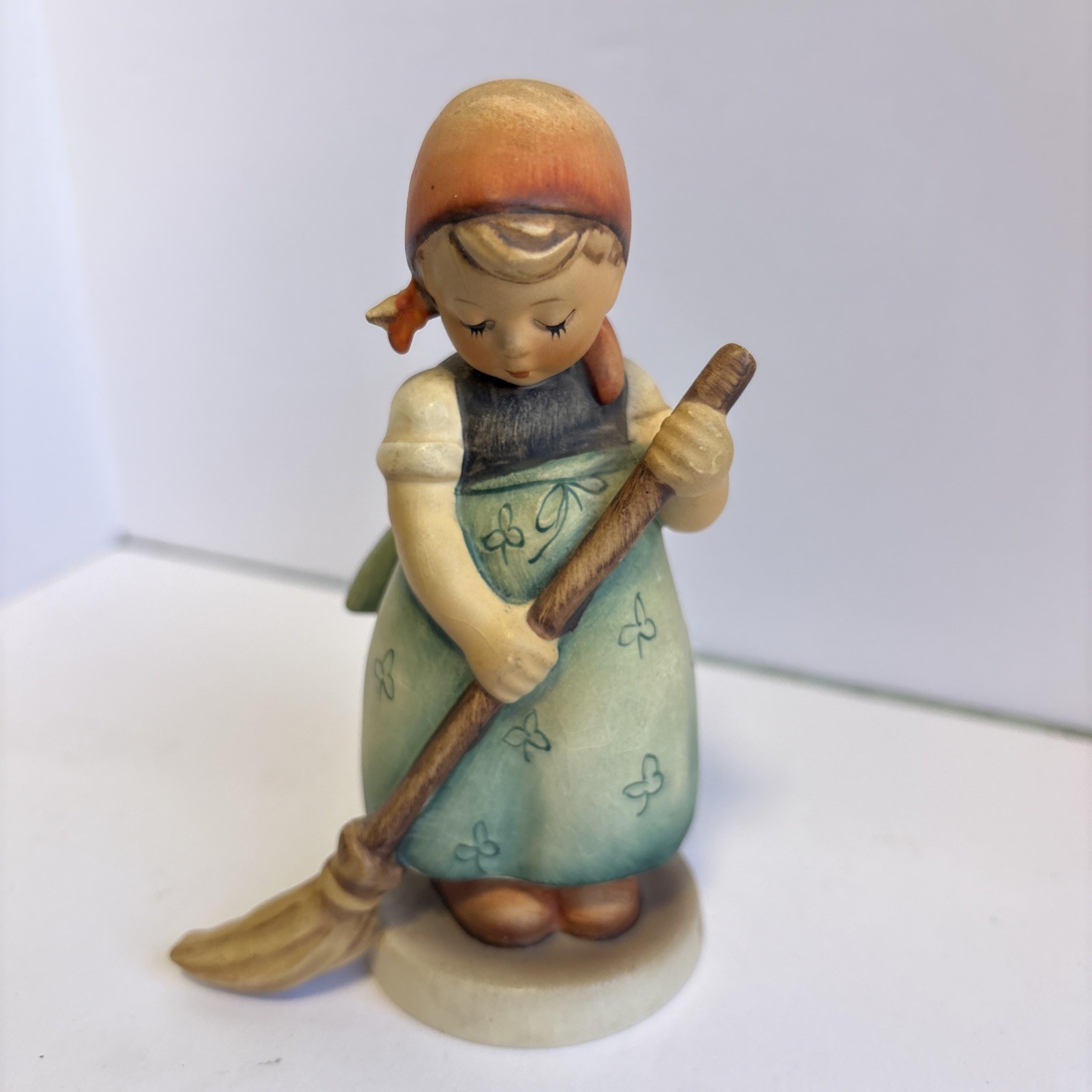 Vintage Goebel Hummel Little Sweeper Figurine #171 TMK-6 Vintage Goebel Hummel Little Sweeper Figurine #171 TMK-6