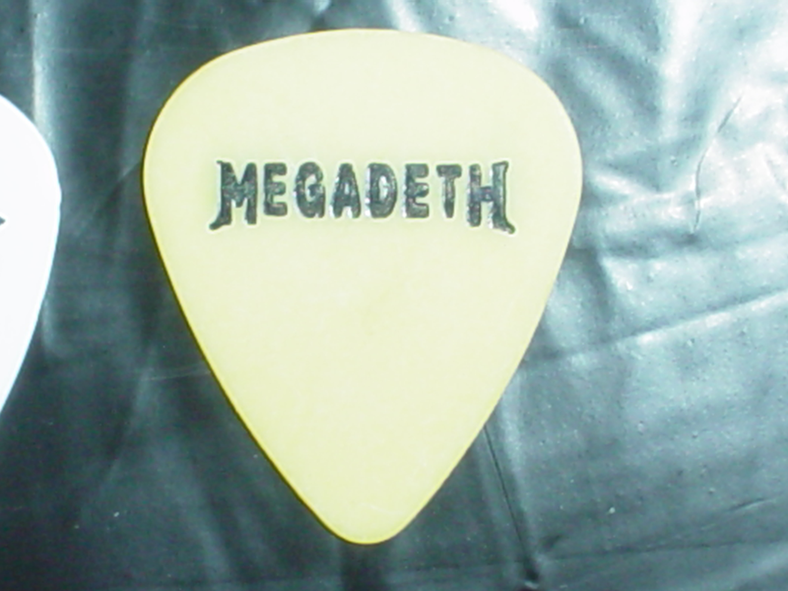 MEGADETH Logo Dave Mustaine Signature 2001 Thrash Metal Concert Tour GUITAR PICK MEGADETH Logo Dave Mustaine Signature 2001 Thrash Metal Concert Tour GUITAR PICK