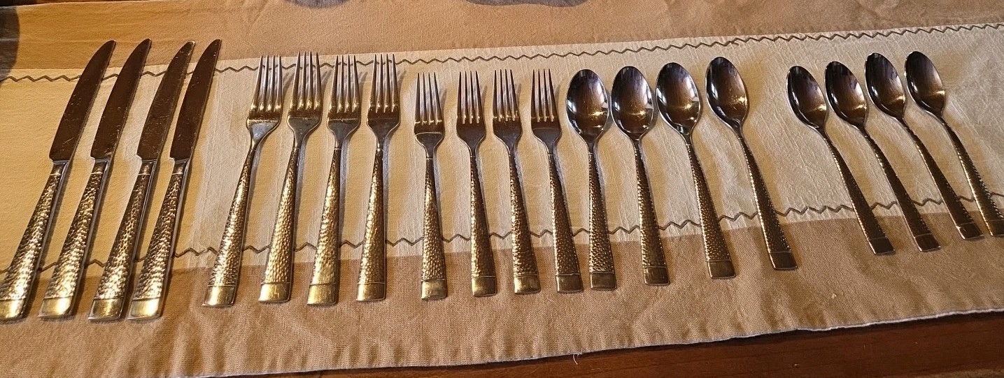 Oneida SAMBRE - 18/10 Stainless Steel 20pc. Flatware Set NNB Oneida SAMBRE - 18/10 Stainless Steel 20pc. Flatware Set NNB