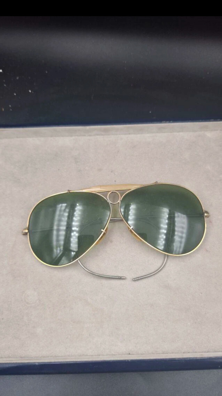 Vintage Ray-Ban Bausch & Lomb Aviator Sunglasses Gold Frame Green Lenses Vintage Ray-Ban Bausch & Lomb Aviator Sunglasses Gold Frame Green Lenses