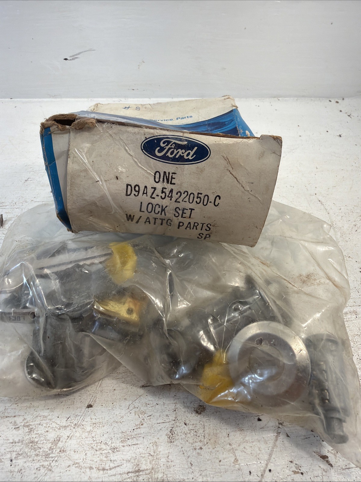 NOS OEM Ford D9AZ-5422050-C Lock Cylinder Key Set 1980-82 Cougar 79-82 LTD Crown NOS OEM Ford D9AZ-5422050-C Lock Cylinder Key Set 1980-82 Cougar 79-82 LTD Crown