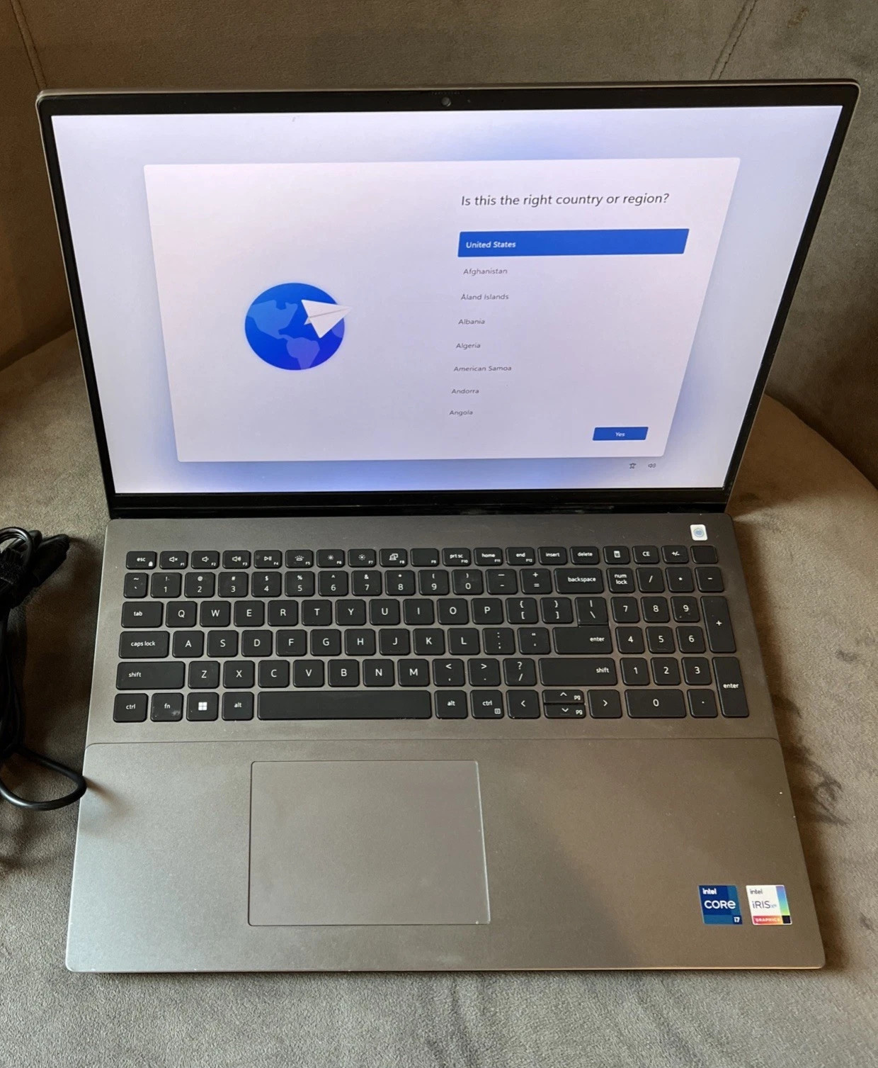 Dell Vostro 5620 Laptop i7-1260P 4.70Ghz 16GB RAM 256GB SSD 16”  + Charger