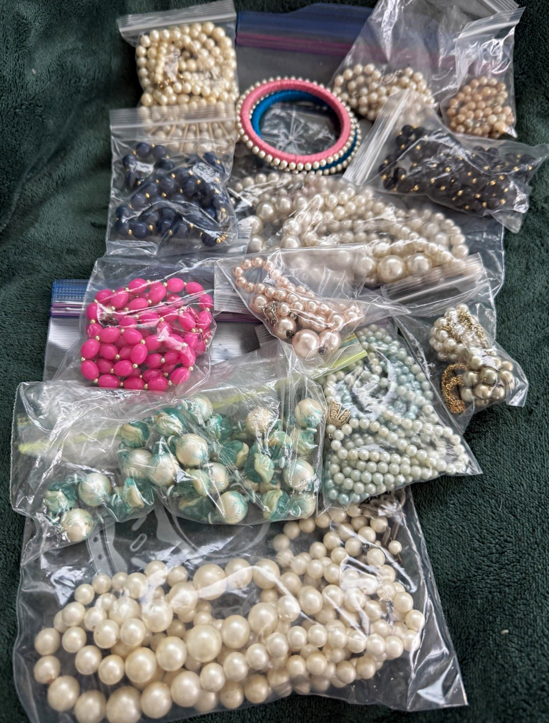 Vintage/ Modern mixed lot of costume jewelry 17 pds See photos for details Vintage/ Modern mixed lot of costume jewelry 17 pds See photos for details