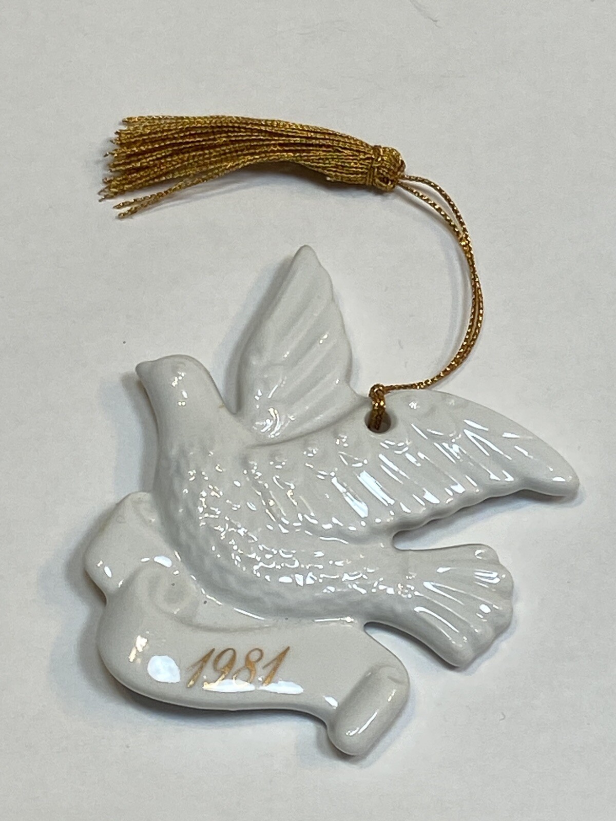 Avon 1981 Christmas Ornament White Peace Dove China Tree Holiday Decoration Bird