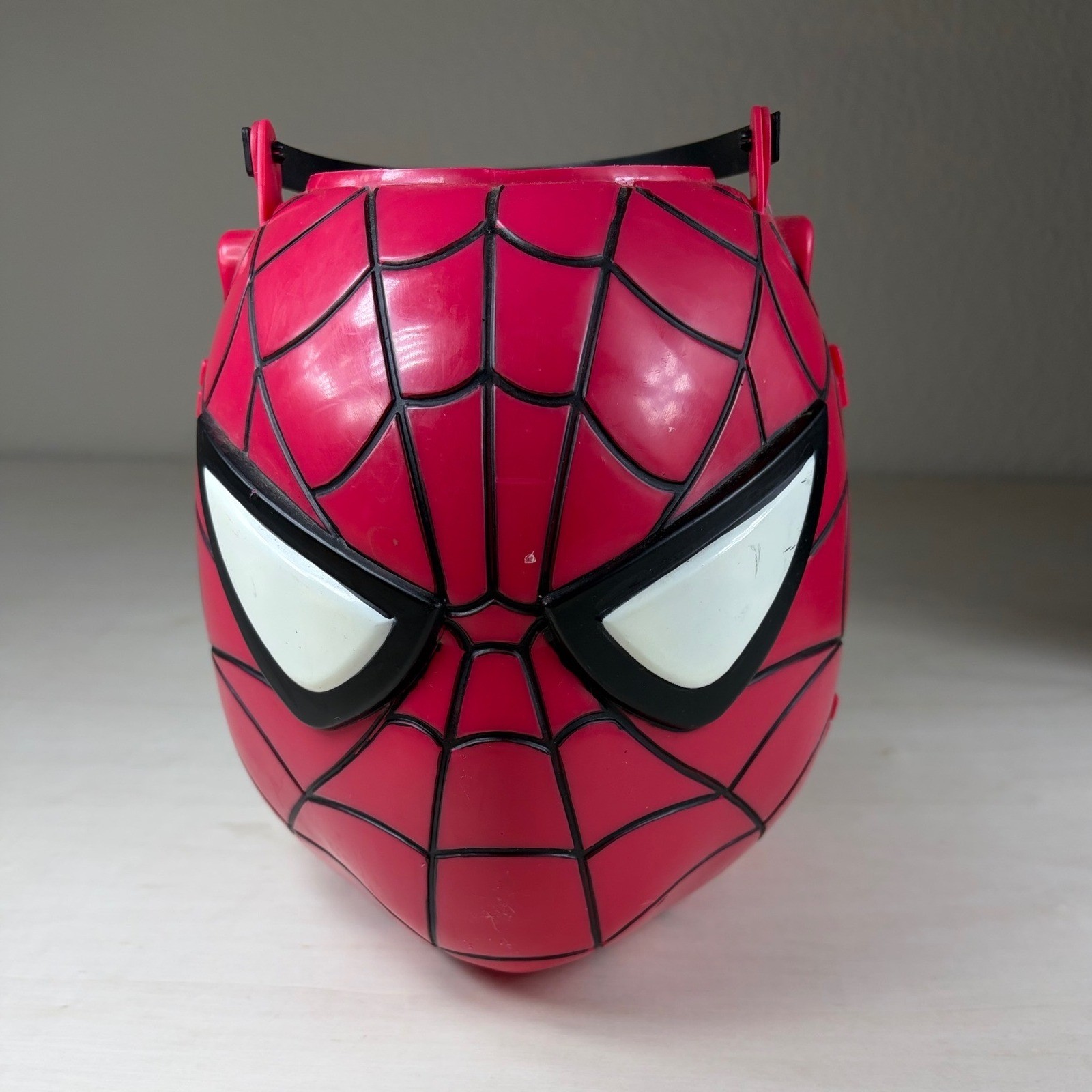 Vintage 2006 Marvel Spider-Man Head Halloween Pail Trick or Treat Bucket Red Vintage 2006 Marvel Spider-Man Head Halloween Pail Trick or Treat Bucket Red
