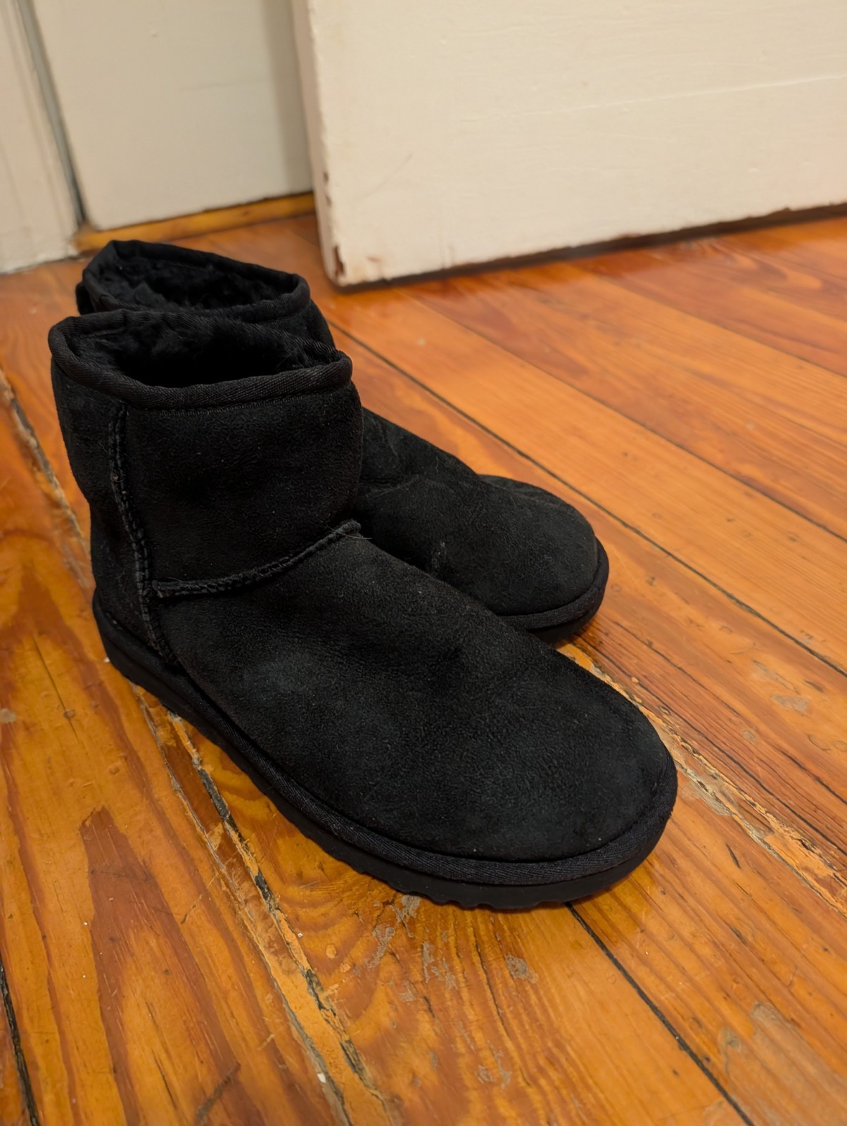 UGG Classic Mini II Black Suede Boots Women\'s Size 8