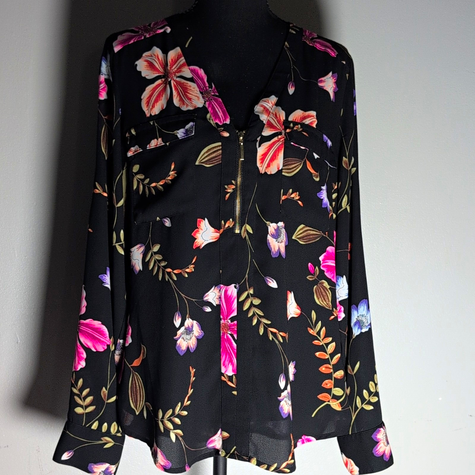 Express Women’s M Black Floral Long Sleeve Zip Front Blouse Zipper Accent Express Women’s M Black Floral Long Sleeve Zip Front Blouse Zipper Accent